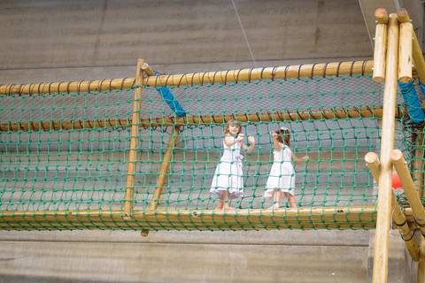 foto do aniversário infantil no buffet Espaço Lá Vem o Sol Alphaville com os personagens de Monstros SA Boo Mike Sullivan, foto aniversário infantil alphaville, espaço Lá Vem o Sol'
