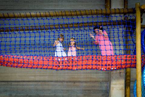 foto do aniversário infantil no buffet Espaço Lá Vem o Sol Alphaville com os personagens de Monstros SA Boo Mike Sullivan, foto aniversário infantil alphaville, espaço Lá Vem o Sol'