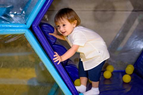 Espaço Lá Vem o Sol, foto do aniversário infantil no buffet Espaço Lá Vem o Sol Alphaville com os personagens de Monstros SA Boo Mike Sullivan, foto aniversário infantil alphaville, espaço Lá Vem o Sol Alphaville'