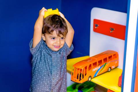 foto do aniversário infantil no buffet Espaço Lá Vem o Sol Alphaville com os personagens de Monstros SA Boo Mike Sullivan, foto aniversário infantil alphaville, espaço Lá Vem o Sol'