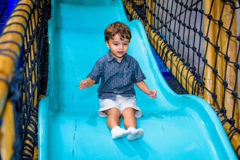 Espaço Lá Vem o Sol, foto do aniversário infantil no buffet Espaço Lá Vem o Sol Alphaville com os personagens de Monstros SA Boo Mike Sullivan, foto aniversário infantil alphaville, espaço Lá Vem o Sol Alphaville'