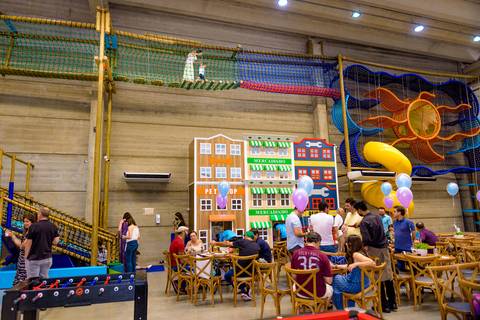 Espaço Lá Vem o Sol, foto do aniversário infantil no buffet Espaço Lá Vem o Sol Alphaville com os personagens de Monstros SA Boo Mike Sullivan, foto aniversário infantil alphaville, espaço Lá Vem o Sol Alphaville'