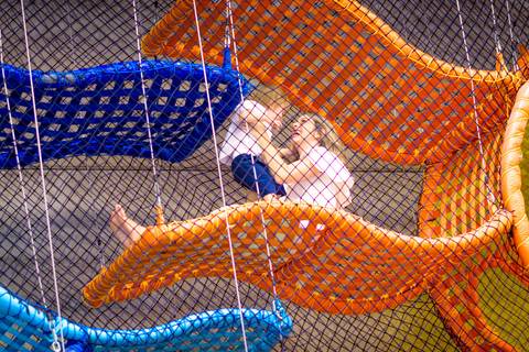 Espaço Lá Vem o Sol, foto do aniversário infantil no buffet Espaço Lá Vem o Sol Alphaville com os personagens de Monstros SA Boo Mike Sullivan, foto aniversário infantil alphaville, espaço Lá Vem o Sol Alphaville'