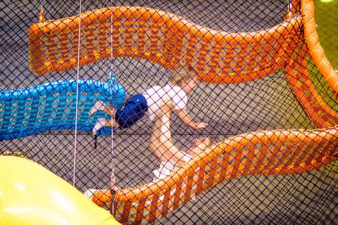 Espaço Lá Vem o Sol, foto do aniversário infantil no buffet Espaço Lá Vem o Sol Alphaville com os personagens de Monstros SA Boo Mike Sullivan, foto aniversário infantil alphaville, espaço Lá Vem o Sol Alphaville'