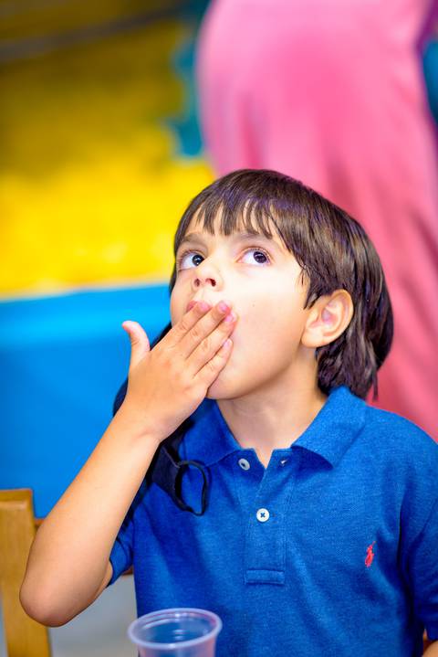 foto do aniversário infantil no buffet Espaço Lá Vem o Sol Alphaville com os personagens de Monstros SA Boo Mike Sullivan, foto aniversário infantil alphaville, espaço Lá Vem o Sol'