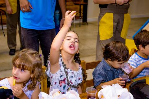 Espaço Lá Vem o Sol, foto do aniversário infantil no buffet Espaço Lá Vem o Sol Alphaville com os personagens de Monstros SA Boo Mike Sullivan, foto aniversário infantil alphaville, espaço Lá Vem o Sol Alphaville'