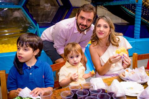 Espaço Lá Vem o Sol, foto do aniversário infantil no buffet Espaço Lá Vem o Sol Alphaville com os personagens de Monstros SA Boo Mike Sullivan, foto aniversário infantil alphaville, espaço Lá Vem o Sol Alphaville'