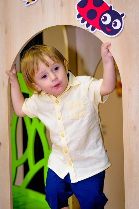 foto do aniversário infantil no buffet Espaço Lá Vem o Sol Alphaville com os personagens de Monstros SA Boo Mike Sullivan, foto aniversário infantil alphaville, espaço Lá Vem o Sol'