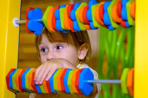 Espaço Lá Vem o Sol, foto do aniversário infantil no buffet Espaço Lá Vem o Sol Alphaville com os personagens de Monstros SA Boo Mike Sullivan, foto aniversário infantil alphaville, espaço Lá Vem o Sol Alphaville'