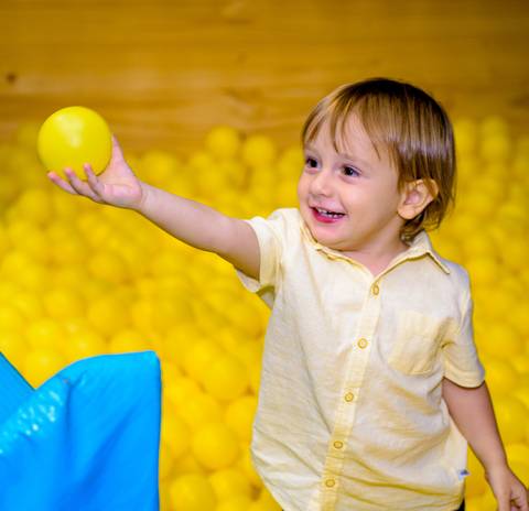 Espaço Lá Vem o Sol, foto do aniversário infantil no buffet Espaço Lá Vem o Sol Alphaville com os personagens de Monstros SA Boo Mike Sullivan, foto aniversário infantil alphaville, espaço Lá Vem o Sol Alphaville'