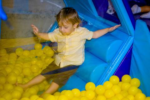 Espaço Lá Vem o Sol, foto do aniversário infantil no buffet Espaço Lá Vem o Sol Alphaville com os personagens de Monstros SA Boo Mike Sullivan, foto aniversário infantil alphaville, espaço Lá Vem o Sol Alphaville'