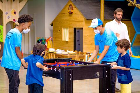 Espaço Lá Vem o Sol, foto do aniversário infantil no buffet Espaço Lá Vem o Sol Alphaville com os personagens de Monstros SA Boo Mike Sullivan, foto aniversário infantil alphaville, espaço Lá Vem o Sol Alphaville'