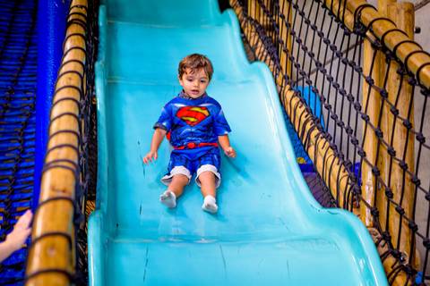 Espaço Lá Vem o Sol, foto do aniversário infantil no buffet Espaço Lá Vem o Sol Alphaville com os personagens de Monstros SA Boo Mike Sullivan, foto aniversário infantil alphaville, espaço Lá Vem o Sol Alphaville'