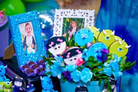 foto do aniversário infantil no buffet Espaço Lá Vem o Sol Alphaville com os personagens de Monstros SA Boo Mike Sullivan, foto aniversário infantil alphaville, espaço Lá Vem o Sol'