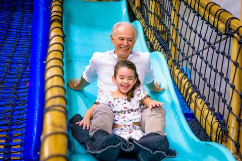 Espaço Lá Vem o Sol, foto do aniversário infantil no buffet Espaço Lá Vem o Sol Alphaville com os personagens de Monstros SA Boo Mike Sullivan, foto aniversário infantil alphaville, espaço Lá Vem o Sol Alphaville'