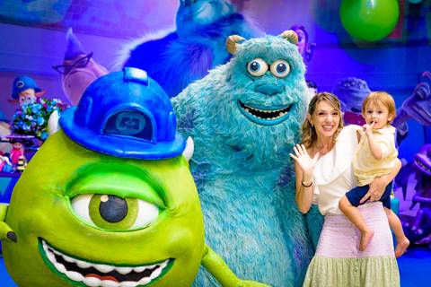 foto do aniversário infantil no buffet Espaço Lá Vem o Sol Alphaville com os personagens de Monstros SA Boo Mike Sullivan, foto aniversário infantil alphaville, espaço Lá Vem o Sol'