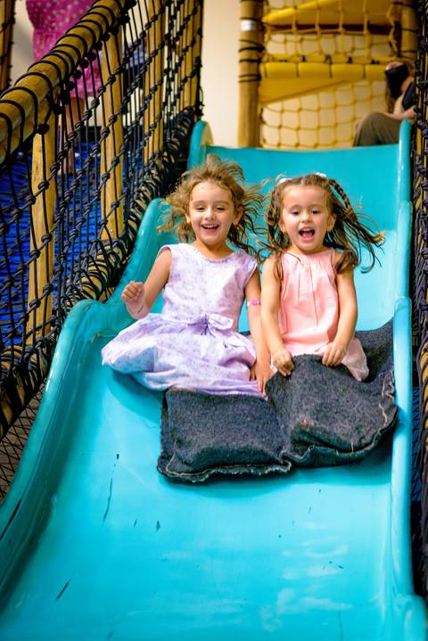 Espaço Lá Vem o Sol, foto do aniversário infantil no buffet Espaço Lá Vem o Sol Alphaville com os personagens de Monstros SA Boo Mike Sullivan, foto aniversário infantil alphaville, espaço Lá Vem o Sol Alphaville'