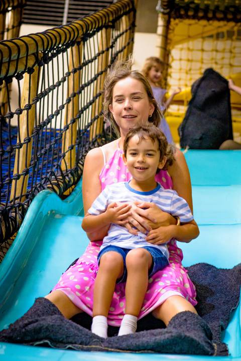 foto do aniversário infantil no buffet Espaço Lá Vem o Sol Alphaville com os personagens de Monstros SA Boo Mike Sullivan, foto aniversário infantil alphaville, espaço Lá Vem o Sol'