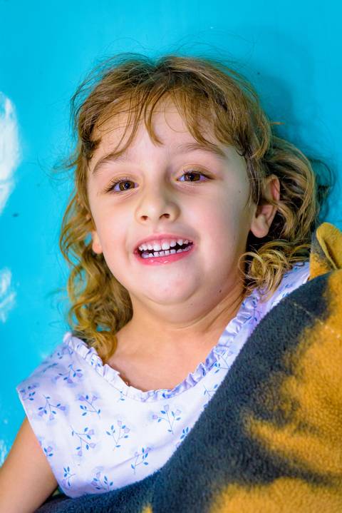 foto do aniversário infantil no buffet Espaço Lá Vem o Sol Alphaville com os personagens de Monstros SA Boo Mike Sullivan, foto aniversário infantil alphaville, espaço Lá Vem o Sol'