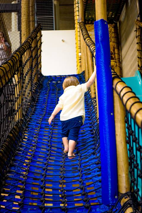 Espaço Lá Vem o Sol, foto do aniversário infantil no buffet Espaço Lá Vem o Sol Alphaville com os personagens de Monstros SA Boo Mike Sullivan, foto aniversário infantil alphaville, espaço Lá Vem o Sol Alphaville'