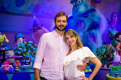 foto do aniversário infantil no buffet Espaço Lá Vem o Sol Alphaville com os personagens de Monstros SA Boo Mike Sullivan, foto aniversário infantil alphaville, espaço Lá Vem o Sol'