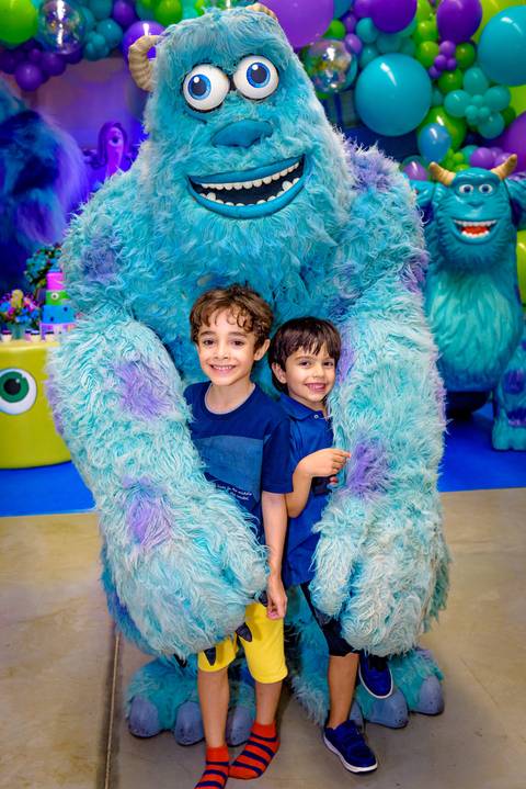 Espaço Lá Vem o Sol, foto do aniversário infantil no buffet Espaço Lá Vem o Sol Alphaville com os personagens de Monstros SA Boo Mike Sullivan, foto aniversário infantil alphaville, espaço Lá Vem o Sol Alphaville'