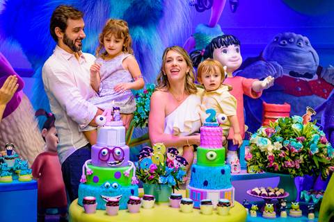 foto do aniversário infantil no buffet Espaço Lá Vem o Sol Alphaville com os personagens de Monstros SA Boo Mike Sullivan, foto aniversário infantil alphaville, espaço Lá Vem o Sol'