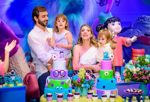 foto do aniversário infantil no buffet Espaço Lá Vem o Sol Alphaville com os personagens de Monstros SA Boo Mike Sullivan, foto aniversário infantil alphaville, espaço Lá Vem o Sol'