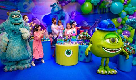 Espaço Lá Vem o Sol, foto do aniversário infantil no buffet Espaço Lá Vem o Sol Alphaville com os personagens de Monstros SA Boo Mike Sullivan, foto aniversário infantil alphaville, espaço Lá Vem o Sol Alphaville'