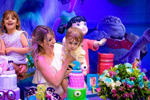 Espaço Lá Vem o Sol, foto do aniversário infantil no buffet Espaço Lá Vem o Sol Alphaville com os personagens de Monstros SA Boo Mike Sullivan, foto aniversário infantil alphaville, espaço Lá Vem o Sol Alphaville'