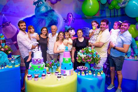 Espaço Lá Vem o Sol, foto do aniversário infantil no buffet Espaço Lá Vem o Sol Alphaville com os personagens de Monstros SA Boo Mike Sullivan, foto aniversário infantil alphaville, espaço Lá Vem o Sol Alphaville'