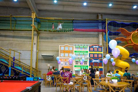 Espaço Lá Vem o Sol, foto do aniversário infantil no buffet Espaço Lá Vem o Sol Alphaville com os personagens de Monstros SA Boo Mike Sullivan, foto aniversário infantil alphaville, espaço Lá Vem o Sol Alphaville'