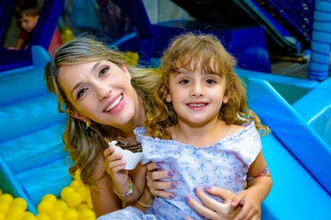 Espaço Lá Vem o Sol, foto do aniversário infantil no buffet Espaço Lá Vem o Sol Alphaville com os personagens de Monstros SA Boo Mike Sullivan, foto aniversário infantil alphaville, espaço Lá Vem o Sol Alphaville'