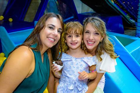 Espaço Lá Vem o Sol, foto do aniversário infantil no buffet Espaço Lá Vem o Sol Alphaville com os personagens de Monstros SA Boo Mike Sullivan, foto aniversário infantil alphaville, espaço Lá Vem o Sol Alphaville'