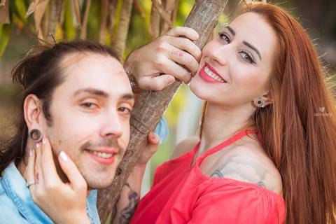 Fotos de ensaio de casal, foto de casal se olhando, foto de pre wedding, foto de casal dançando no ensaio, ensaio de casal diferente, foto de ensaio de casal'