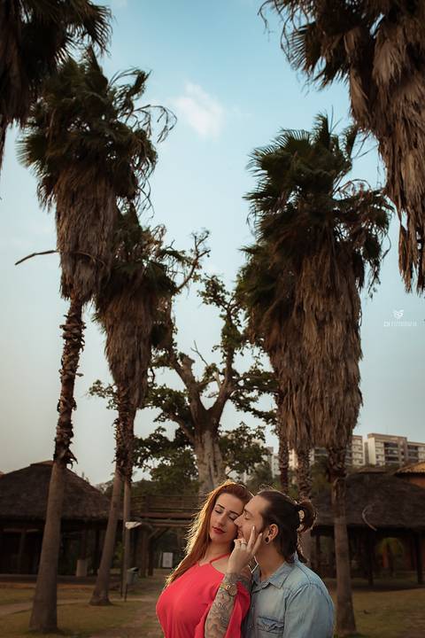 Fotos de ensaio de casal, foto de casal se olhando, foto de pre wedding, foto de casal dançando no ensaio, ensaio de casal diferente, foto de ensaio de casal'
