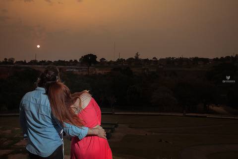 Fotos de ensaio de casal, foto de casal se olhando, foto de pre wedding, foto de casal dançando no ensaio, ensaio de casal diferente, foto de ensaio de casal, foto de por do sol, ensaio de casal no por do sol em campinas'