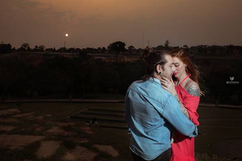 Fotos de ensaio de casal, foto de casal se olhando, foto de pre wedding, foto de casal dançando no ensaio, ensaio de casal diferente, foto de ensaio de casal, foto de por do sol, ensaio de casal no por do sol em campinas'