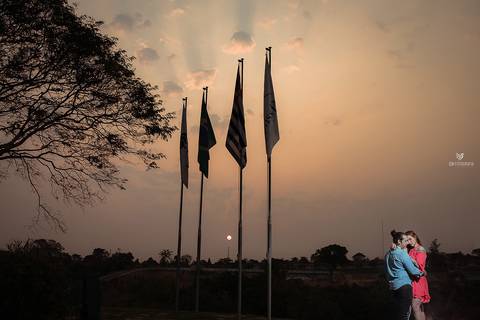 Fotos de ensaio de casal, foto de casal se olhando, foto de pre wedding, foto de casal dançando no ensaio, ensaio de casal diferente, foto de ensaio de casal, foto de por do sol, ensaio de casal no por do sol em campinas'