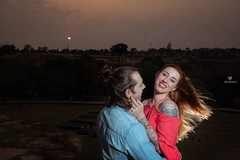 Fotos de ensaio de casal, foto de casal se olhando, foto de pre wedding, foto de casal dançando no ensaio, ensaio de casal diferente, foto de ensaio de casal, foto de por do sol, ensaio de casal no por do sol em campinas'