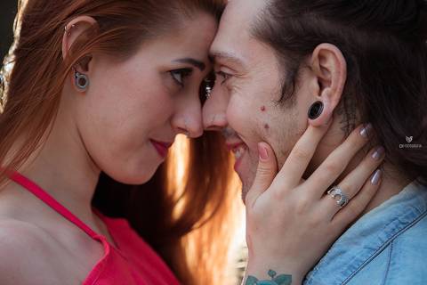 Fotos de ensaio de casal, foto de casal se olhando, foto de pre wedding, foto de casal dançando no ensaio, ensaio de casal diferente, foto de ensaio de casal, foto de por do sol, ensaio de casal no por do sol em campinas'