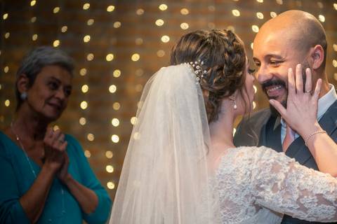 Casal se beijando Buffet Vila da Mooca'