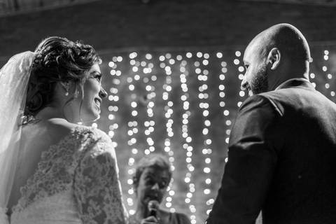 Casal se olhando Buffet Vila da Mooca'