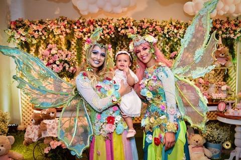 Mariana com as fodas em seu aniversário de 1 ano'