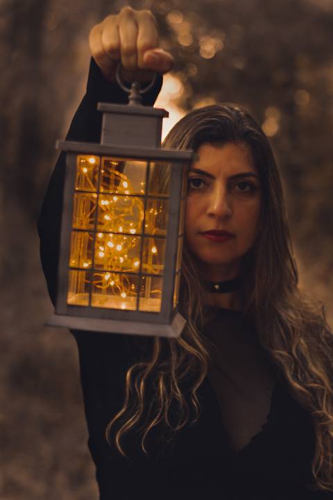 Bruxa, lanterna, vaga-lumes, fumaça, violino, floresta encantada, sombrio, wicca, fantasia, dark, neblina'