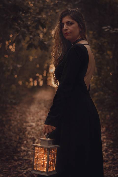 Bruxa, lanterna, vaga-lumes, fumaça, violino, floresta encantada, sombrio, wicca, fantasia, dark, neblina'