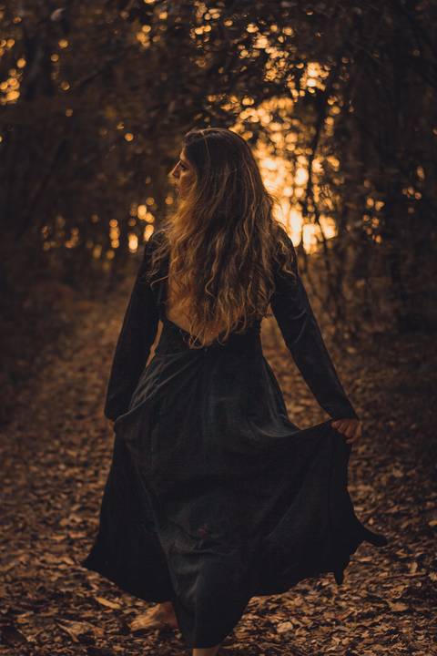 Bruxa, lanterna, vaga-lumes, fumaça, violino, floresta encantada, sombrio, wicca, fantasia, dark, neblina'