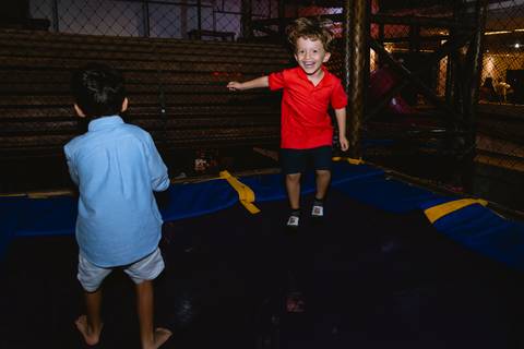 fotos de festa infantil - cerrado kids - menino no pula pula'