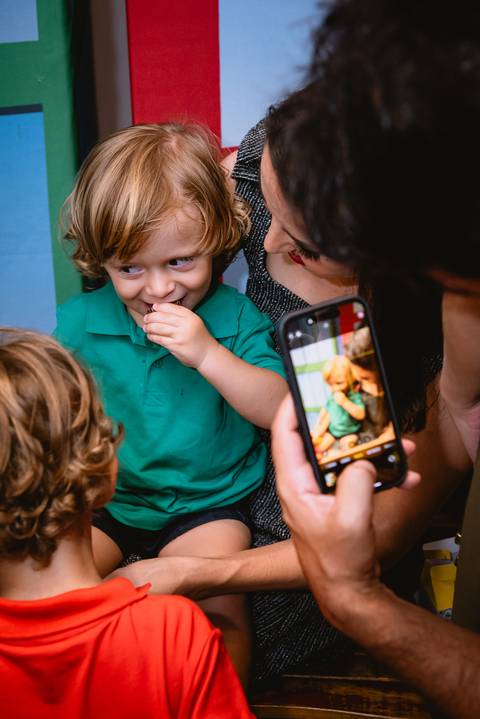 fotos de festa infantil - cerrado kids  - comendo meu primeiro docinho'