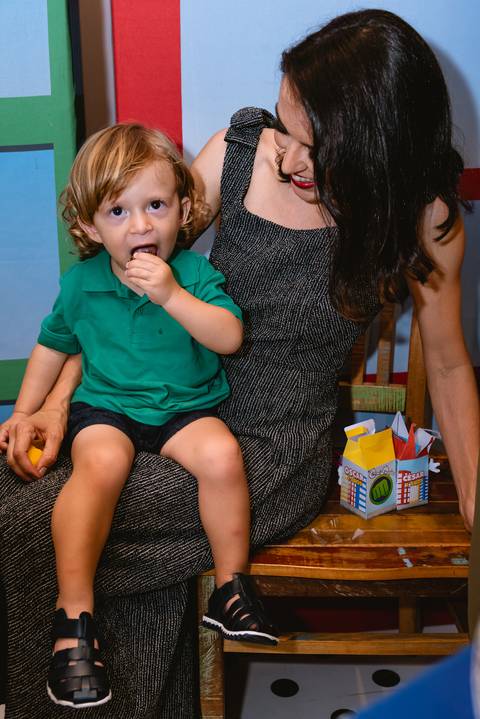 fotos de festa infantil - cerrado kids  - comendo meu primeiro docinho'